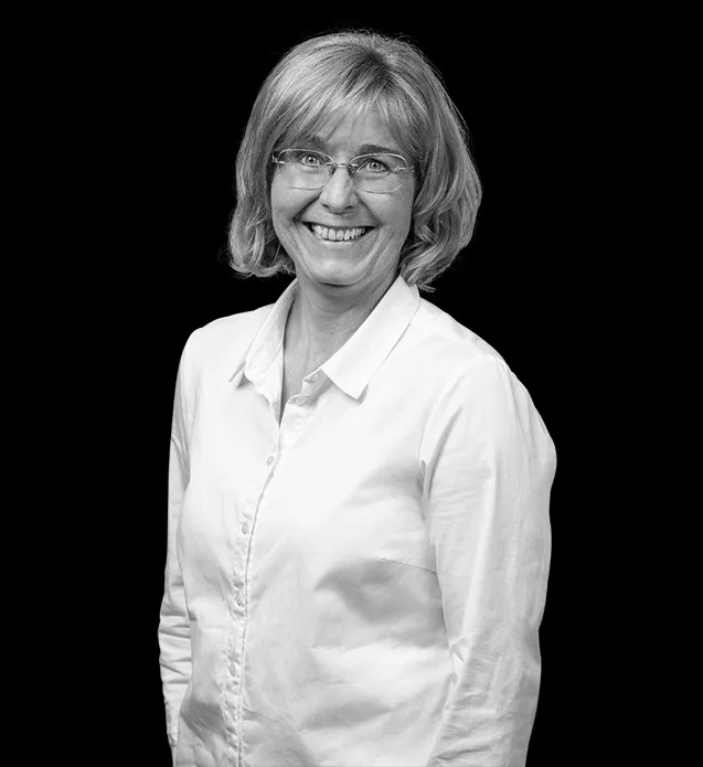 Porträt von Brigitte Astl, schwarz-weiß